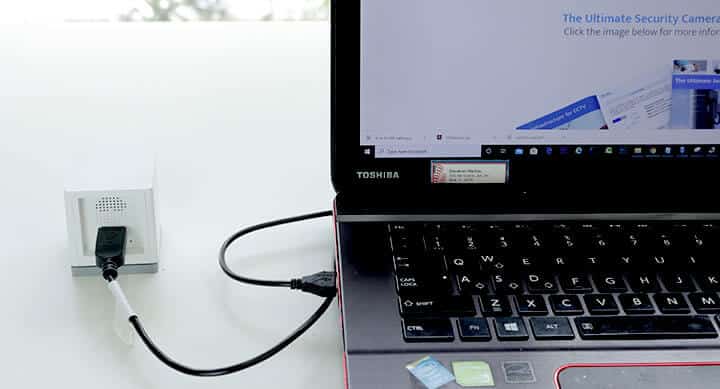 Wyze Cam connected to the laptop via USB Wyze Cam connected to the laptop via USB